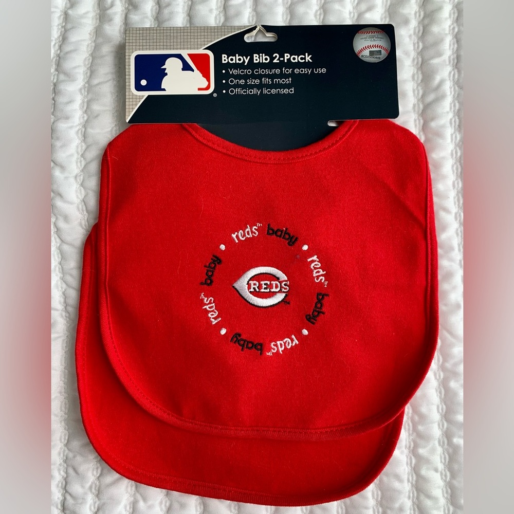 Official MLB Cincinnati Reds Baby Bibs NWT